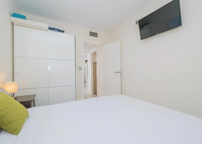 Cubo's Bono Free Parking ماربيا