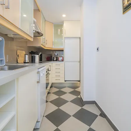 Cubo's Bono Free Parking Apartment