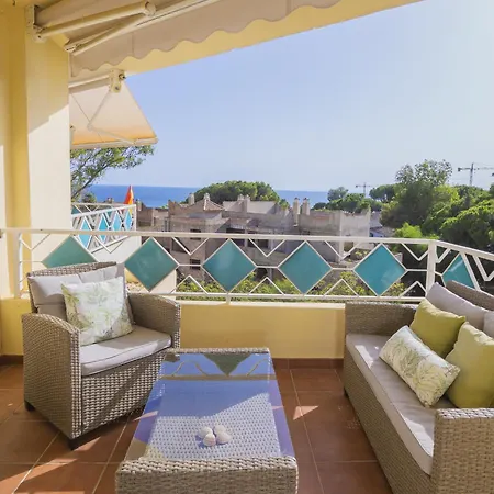 Cubo's Bono Free Parking